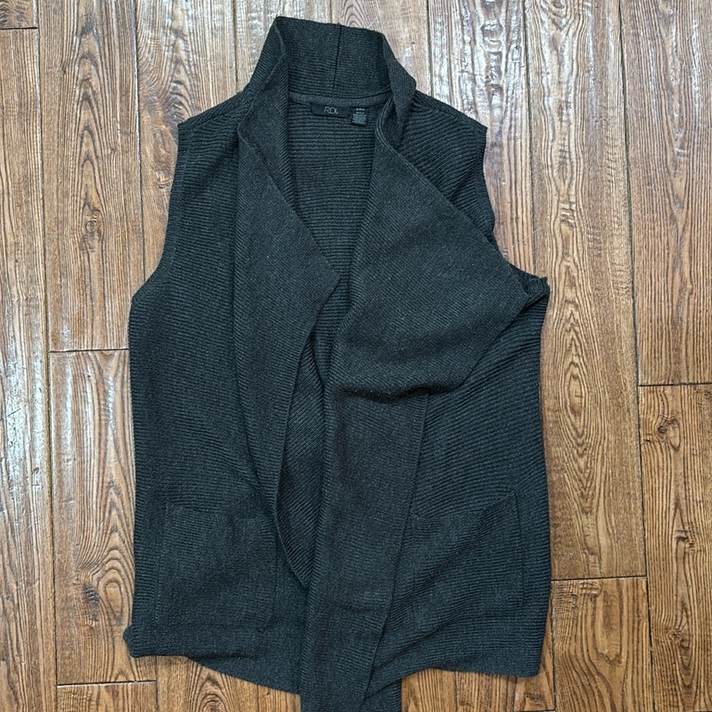 RDI Short Sleeve Cardigan Size Small